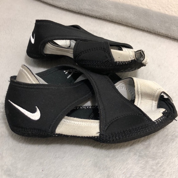Nike Shoes - Nike yoga shoes